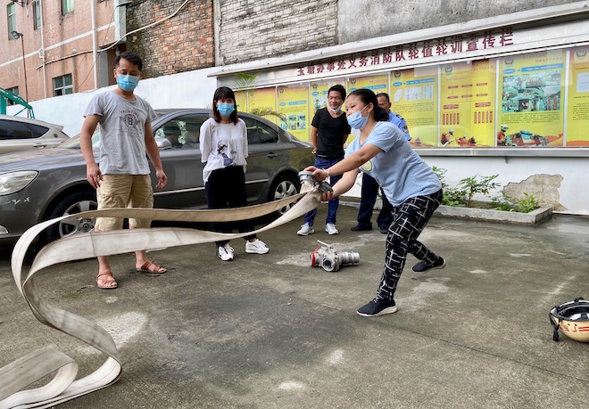 溢洋积极参与社区组织开展的义务消防员培训活动 加强学习 防患未然