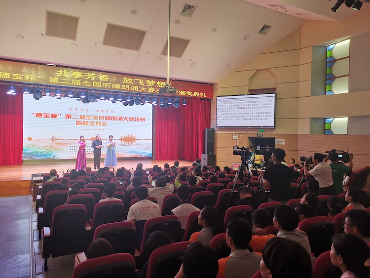 溢洋向广东省聋人协会捐赠液晶手写板50台，助力残疾人文化建设